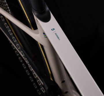 26 Cervelo Caledonia 5 - Force e-TAP AXS - Sandstone -