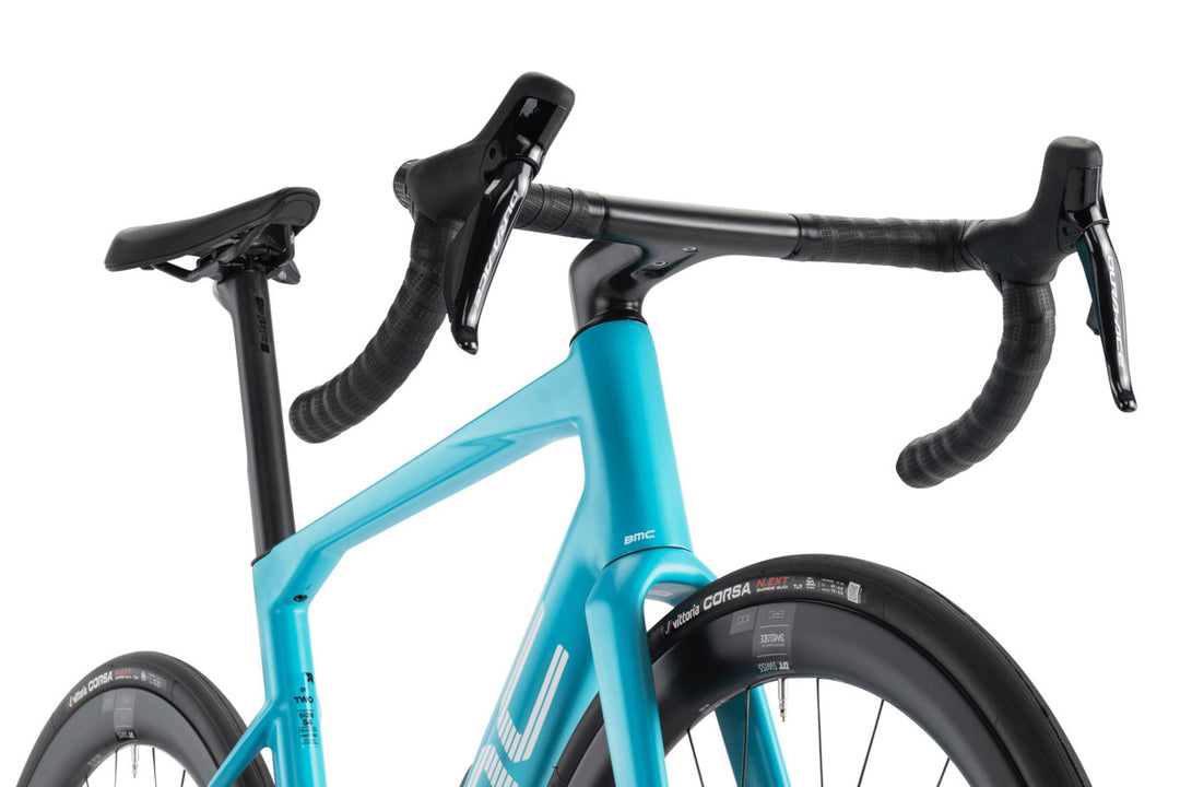 24 BMC Roadmachine 01 Two Turquoise/White/Black – Jonny