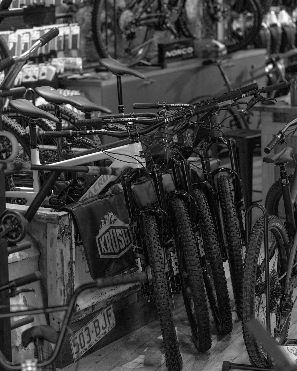 25 Merida Time War Tri Limited Metallic Black Jonny Sprockets