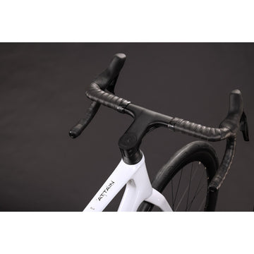 27 Cube Attain C:62 SLX - White 'N' Black -