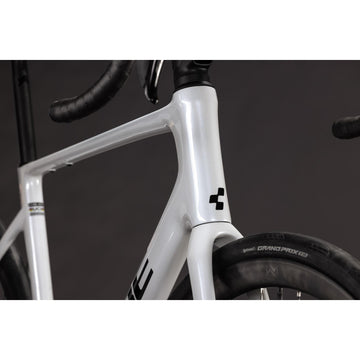 27 Cube Attain C:62 SLX - White 'N' Black -