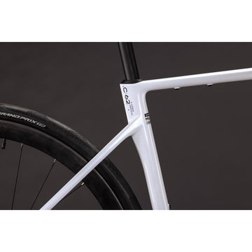 27 Cube Attain C:62 SLX - White 'N' Black -