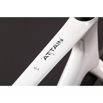 27 Cube Attain C:62 SLX - White 'N' Black -