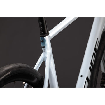 27 Cube Attain Race - Glacier 'N' Black -