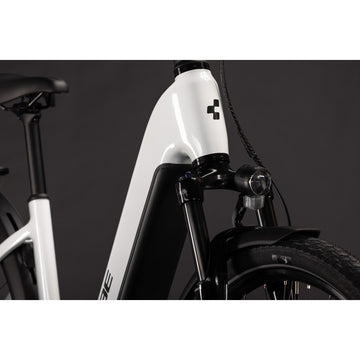 27 Cube Touring Hybrid One EE 720 - Metallic White 'N' Chrome -