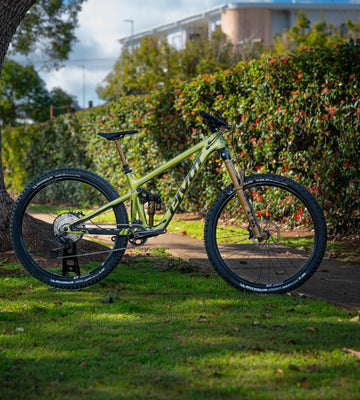 Custom Pivot Switchblade 29 V5 - Electric Lime -