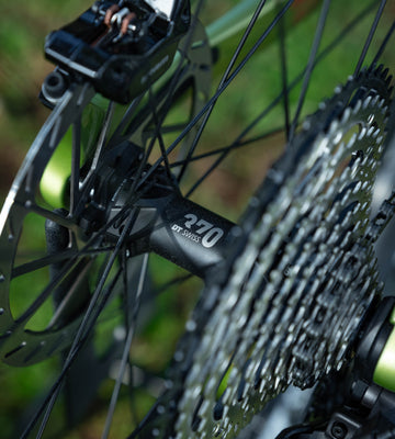 Custom Pivot Switchblade 29 V5 - Electric Lime -