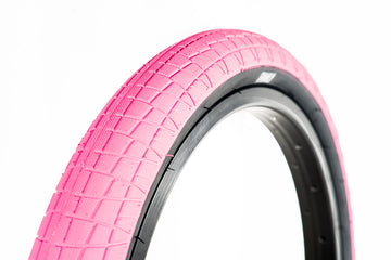 Family F2128 Tyre 18" x 2.1" - Pink Black