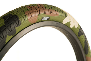 Family F2128 Tyre 20" x 2.2" -