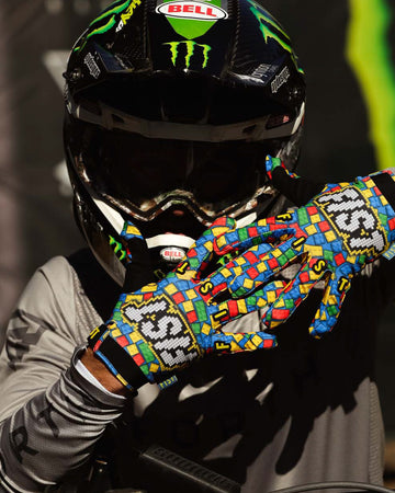 Fist Strapped Glove - Build -