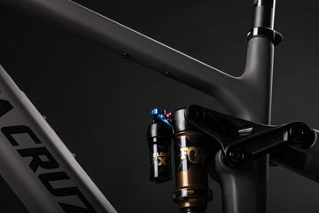 27 Santa Cruz Vala 1 CC - XT Di2 RSV Kit - Matte Carbon Sparkle -