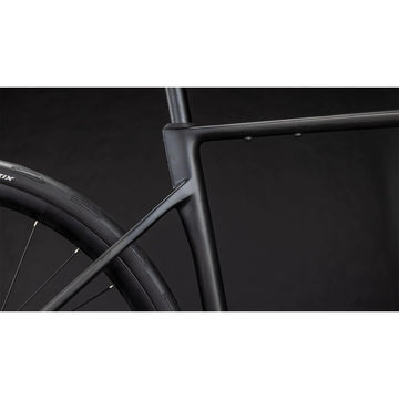 26 Cube Attain C62 Race - Blackline -