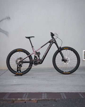 <p>ALL NEW<em> SHUTTLE AMP'D</em><br/></p>
