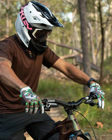 Fist Strapped Glove - Poison -