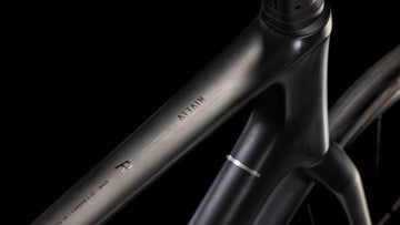 25 Cube Attain C62 Race - Black -