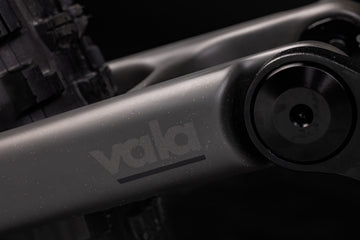 27 Santa Cruz Vala 1 CC - XT Di2 RSV Kit - Matte Carbon Sparkle -
