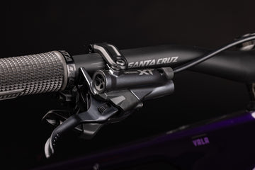 26 Santa Cruz Vala 1 C - XT Di2 Kit - Gloss Deep Purple -